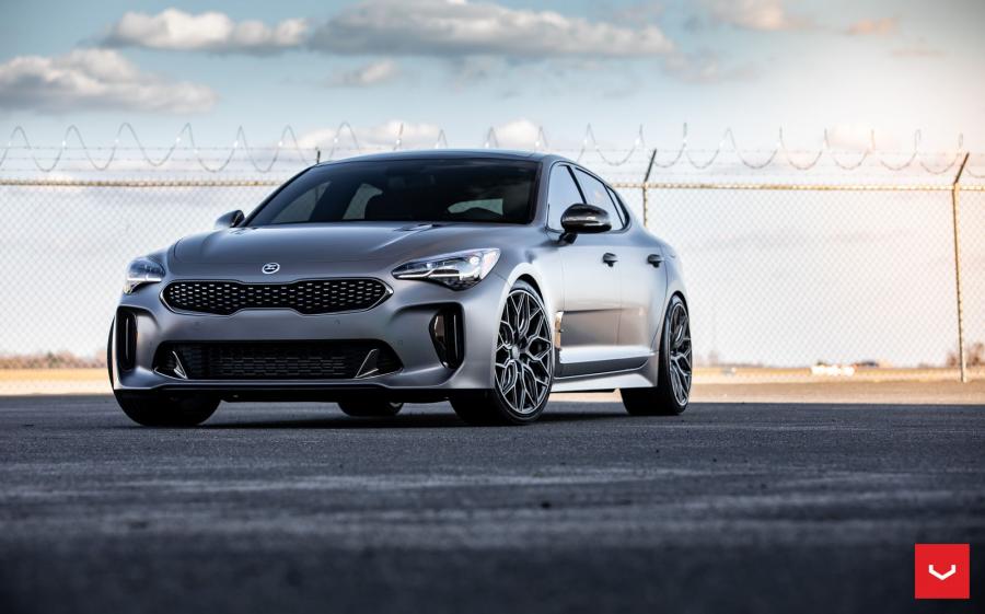  Kia Stinger GT on Vossen Wheels (HF-2) 2019 года  (фото 9 из 26)